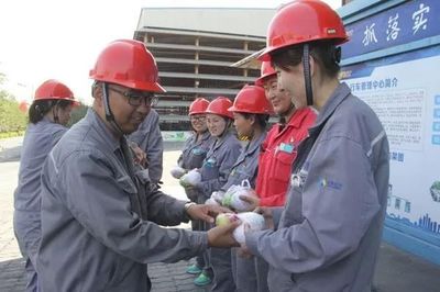 中泰民生 | 新疆中泰化學托克遜能化公司黨委國慶佳節慰問一線員工